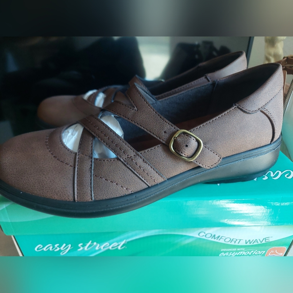 NIB Easy Street Comfort Wave Mary Janes Sz 11 Brown - Picture 4 of 10
